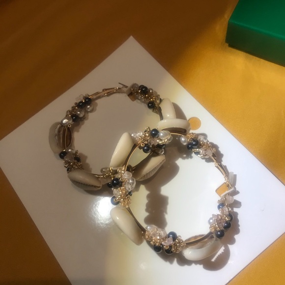 2/18$ H&M gorgeous earrings handmade🌻 - Picture 4 of 16